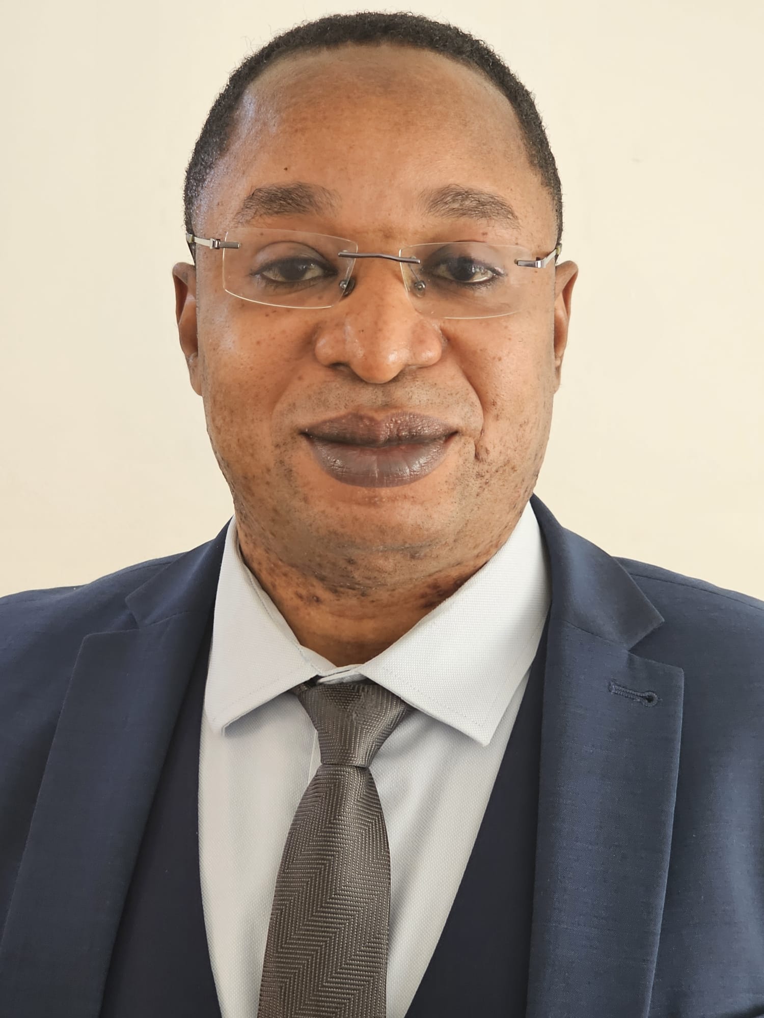 Mr. Taofiq Desmond Sanusi - Consultant Neurosurgeon and Complex Spine Surgeon